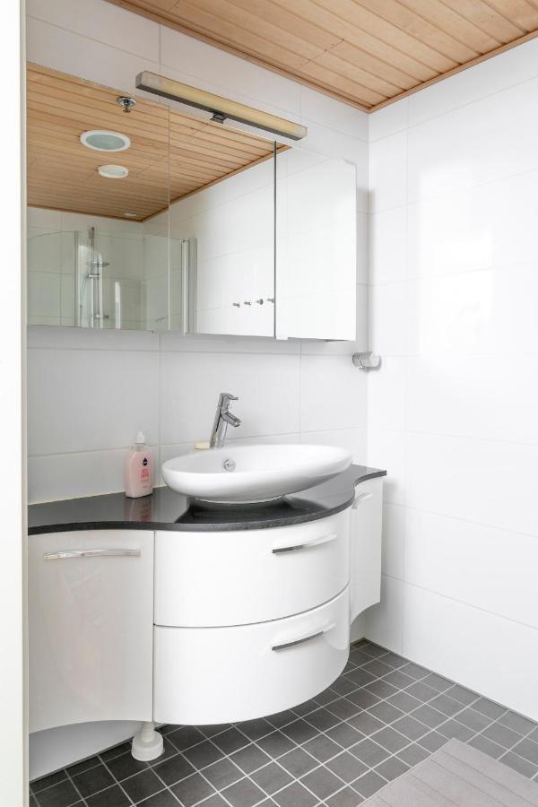 2Ndhomes Cozy 1Br Apartment With Balcony By The Central Station Helsinki Eksteriør billede